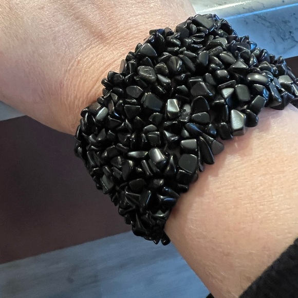 BLACK GEMSTONE BRACELET, excellent condition. Gr8 gemstone jewelry pairing. - Picture 3 of 5
